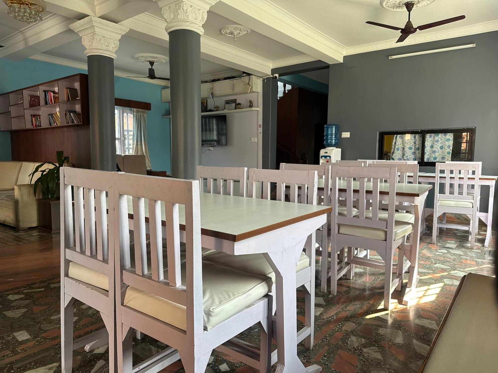 Hotel The Billabong Garden Pokhara Exterior foto